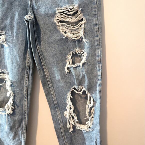 Urban Outfitters High Rise Baggy Distressed Ripped Light wash Jeans Size 28 - Picture 6 of 8